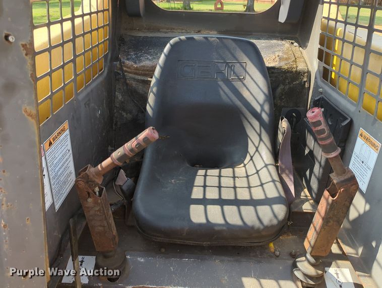 image for item MY9930 Gehl 5635  skid steer loader