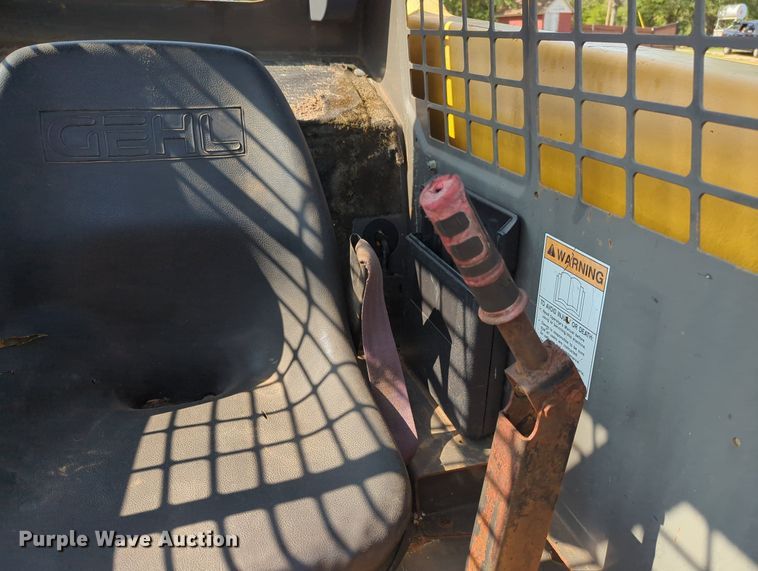 image for item MY9930 Gehl 5635  skid steer loader