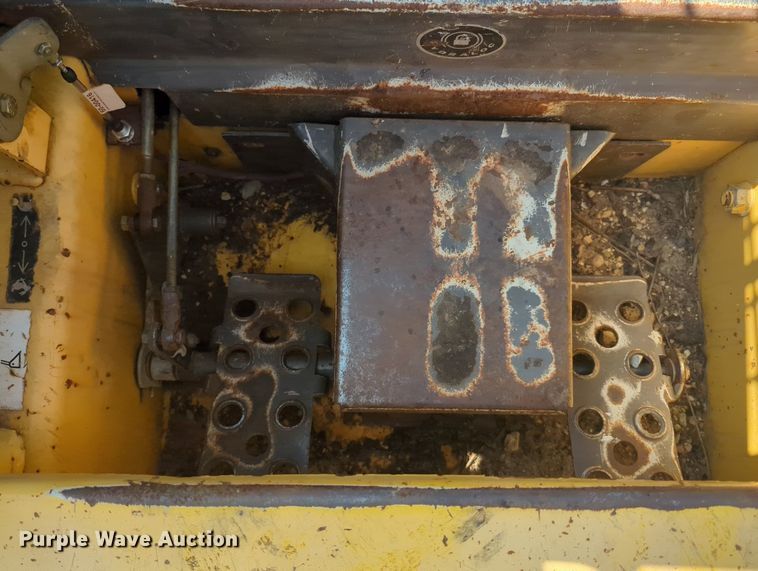 image for item MY9930 Gehl 5635  skid steer loader