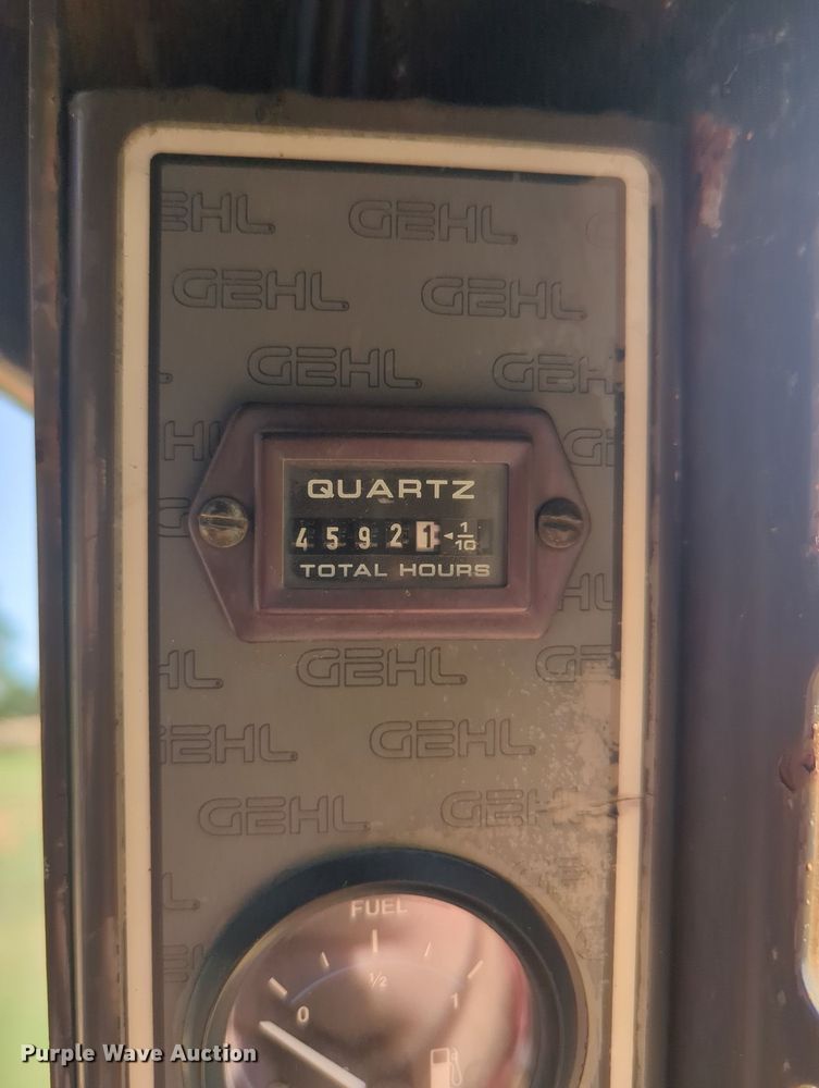 image for item MY9930 Gehl 5635  skid steer loader