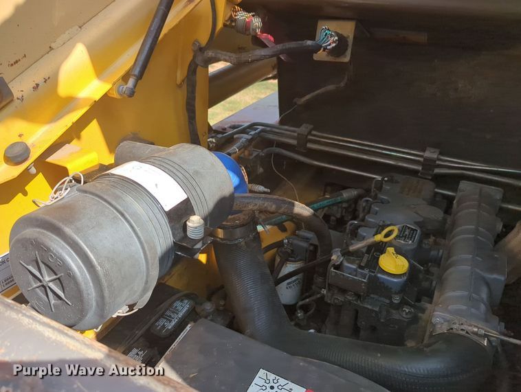 image for item MY9930 Gehl 5635  skid steer loader