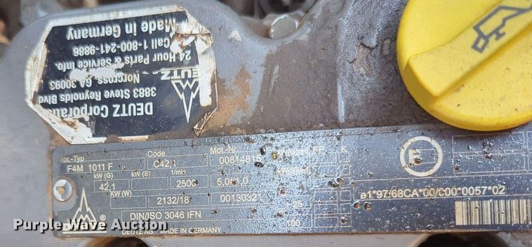 image for item MY9930 Gehl 5635  skid steer loader