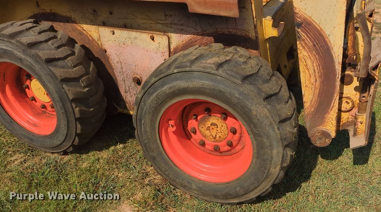 image for item MY9930 Gehl 5635  skid steer loader