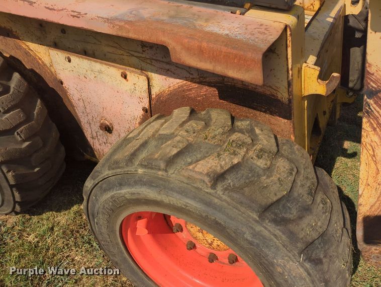 image for item MY9930 Gehl 5635  skid steer loader