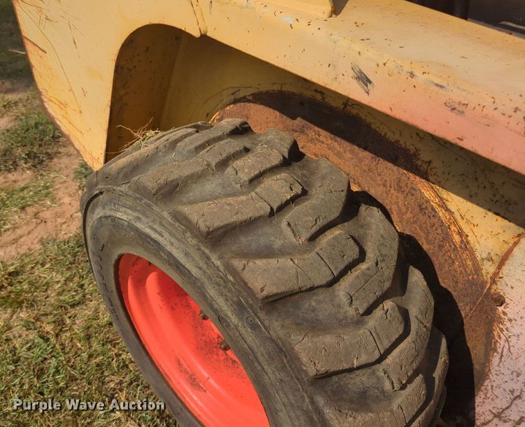 image for item MY9930 Gehl 5635  skid steer loader
