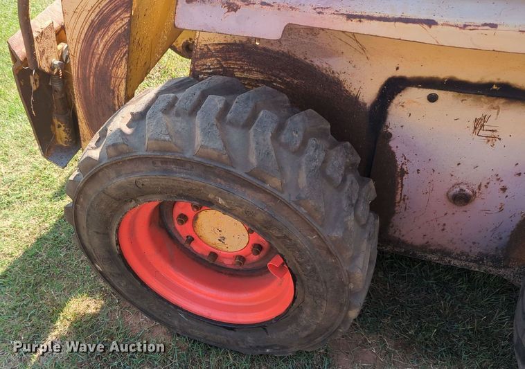 image for item MY9930 Gehl 5635  skid steer loader