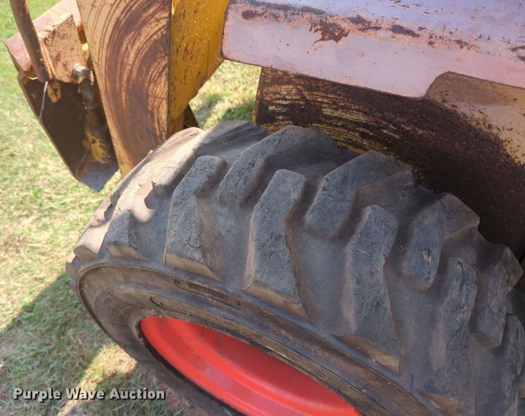 image for item MY9930 Gehl 5635  skid steer loader