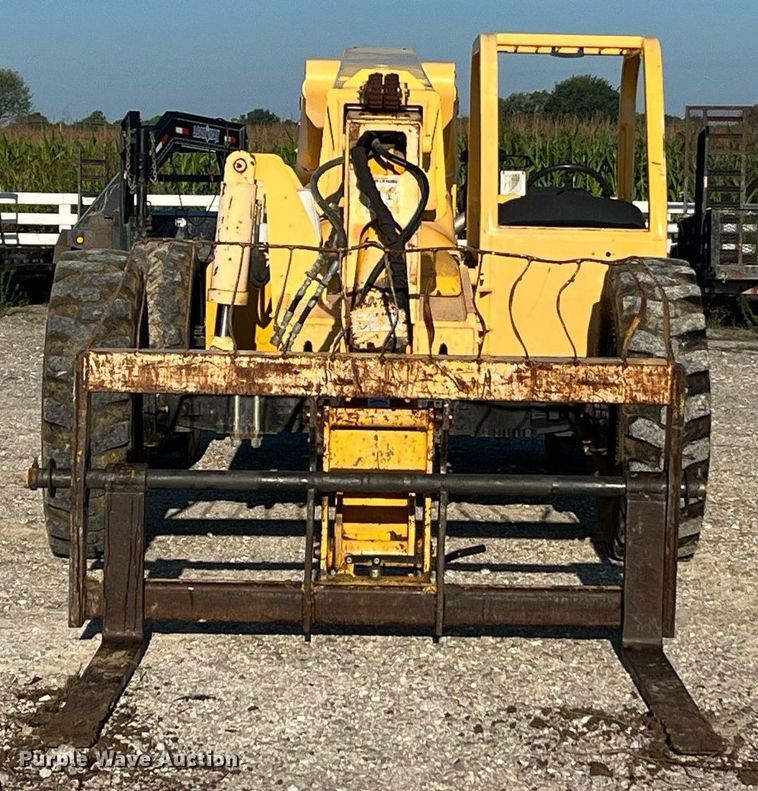 image for item NA9103 2004 Pettibone 8044  telehandler