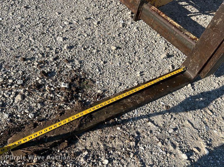 image for item NA9103 2004 Pettibone 8044  telehandler