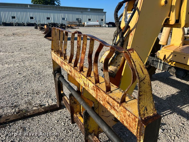 image for item NA9103 2004 Pettibone 8044  telehandler