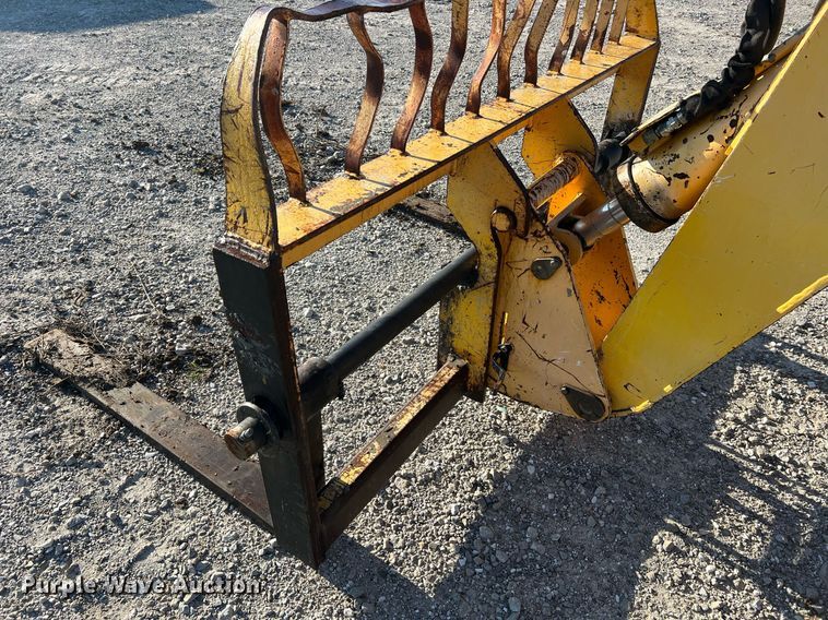 image for item NA9103 2004 Pettibone 8044  telehandler