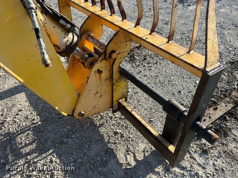 image for item NA9103 2004 Pettibone 8044  telehandler