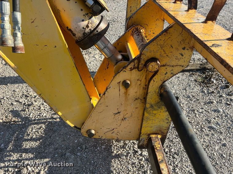 image for item NA9103 2004 Pettibone 8044  telehandler