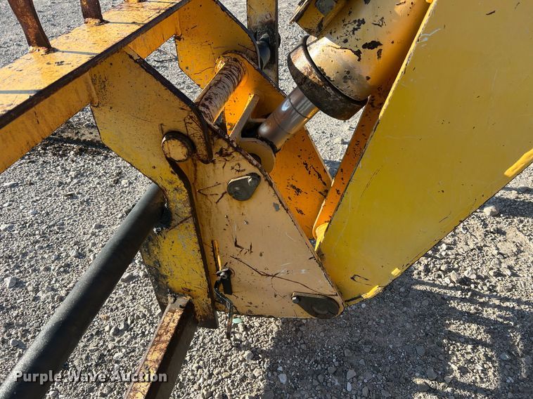 image for item NA9103 2004 Pettibone 8044  telehandler