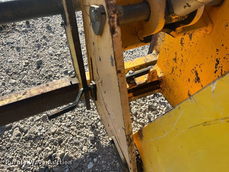 image for item NA9103 2004 Pettibone 8044  telehandler