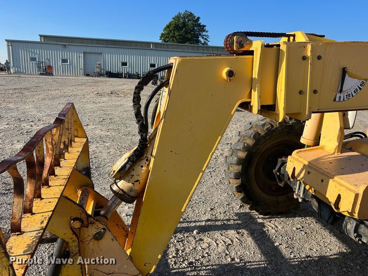 image for item NA9103 2004 Pettibone 8044  telehandler