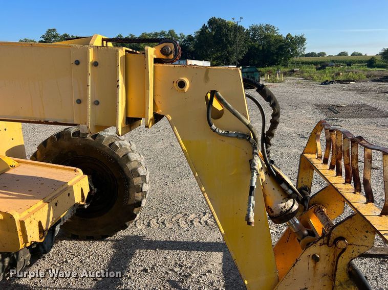 image for item NA9103 2004 Pettibone 8044  telehandler