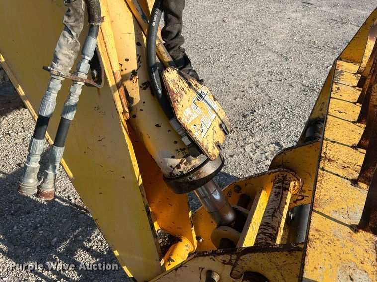 image for item NA9103 2004 Pettibone 8044  telehandler