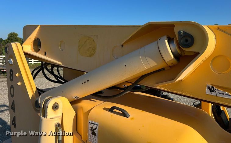 image for item NA9103 2004 Pettibone 8044  telehandler