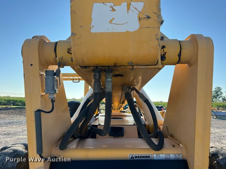image for item NA9103 2004 Pettibone 8044  telehandler