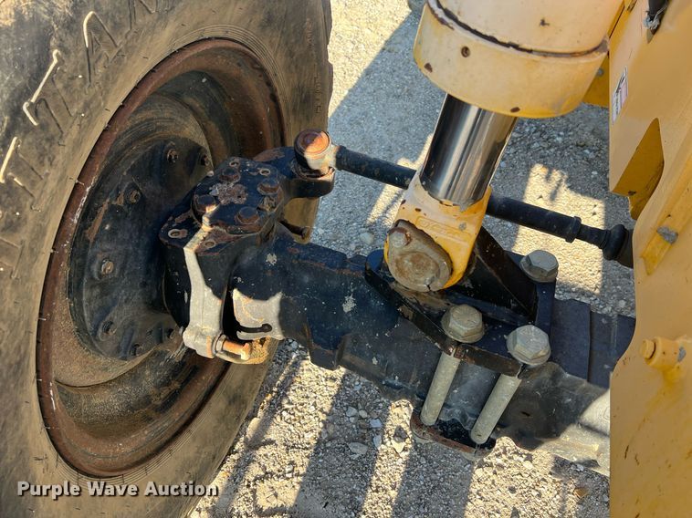 image for item NA9103 2004 Pettibone 8044  telehandler