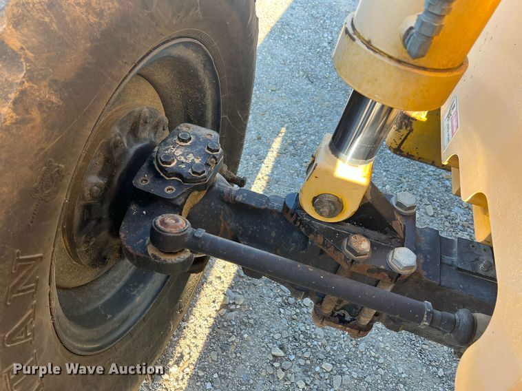image for item NA9103 2004 Pettibone 8044  telehandler