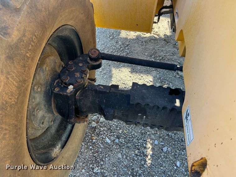 image for item NA9103 2004 Pettibone 8044  telehandler