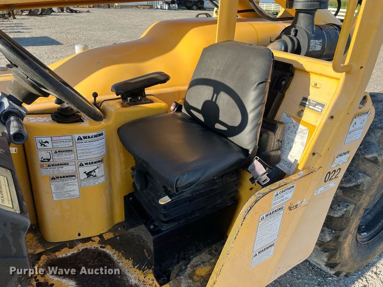 image for item NA9103 2004 Pettibone 8044  telehandler