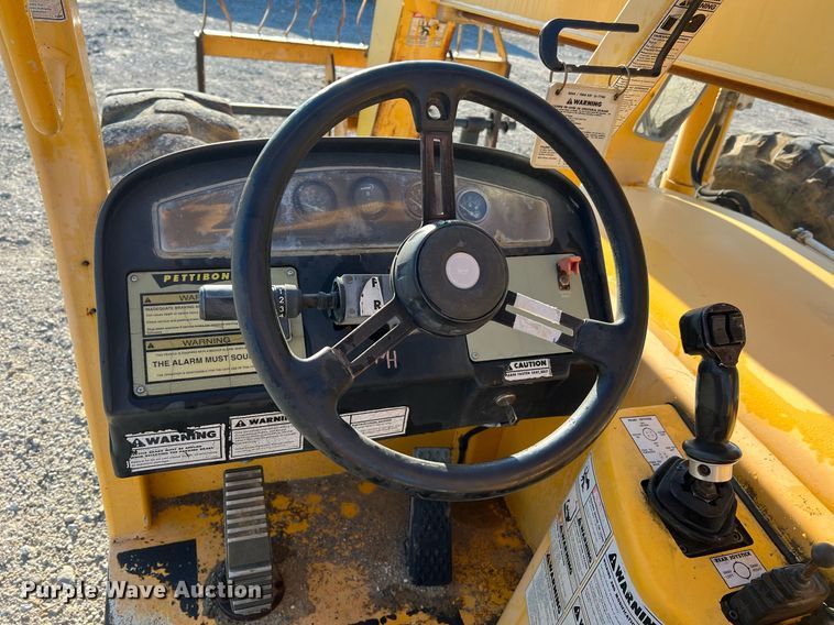 image for item NA9103 2004 Pettibone 8044  telehandler