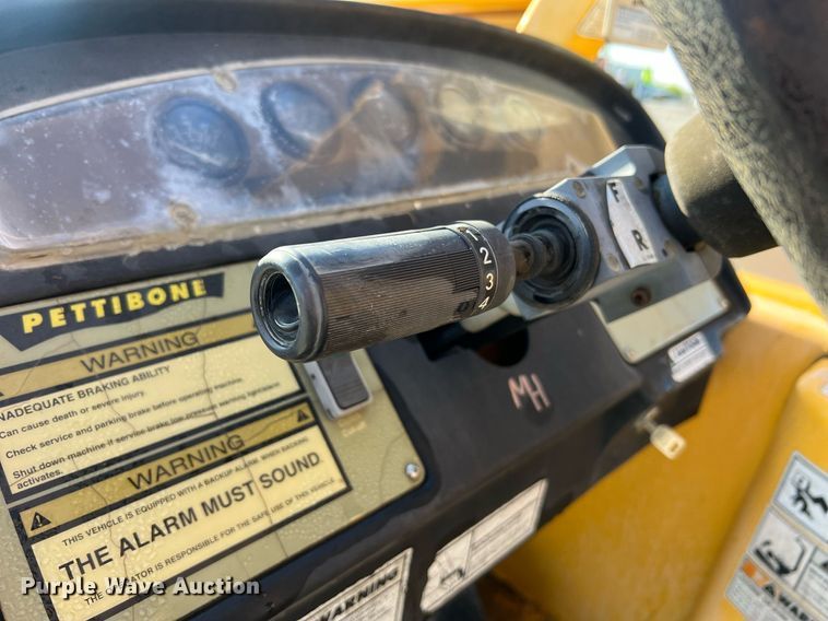 image for item NA9103 2004 Pettibone 8044  telehandler