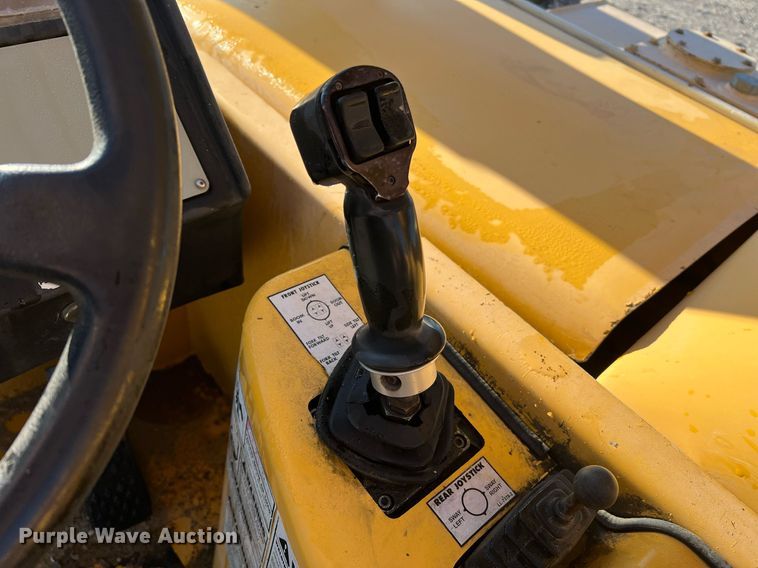 image for item NA9103 2004 Pettibone 8044  telehandler