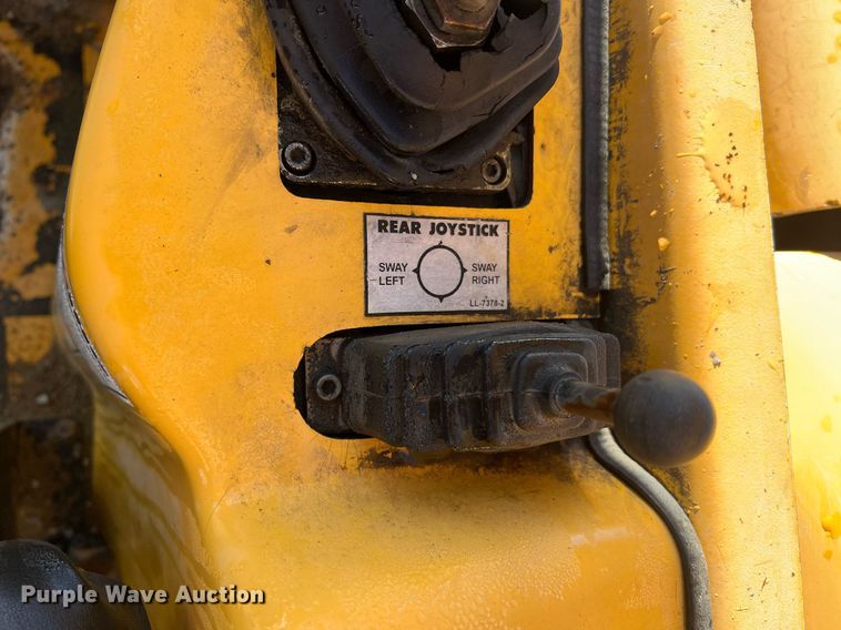 image for item NA9103 2004 Pettibone 8044  telehandler