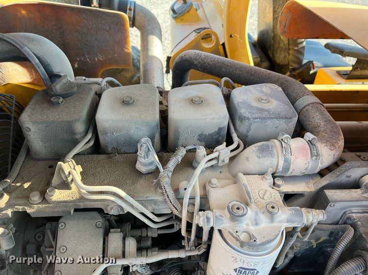 image for item NA9103 2004 Pettibone 8044  telehandler