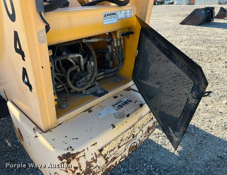 image for item NA9103 2004 Pettibone 8044  telehandler