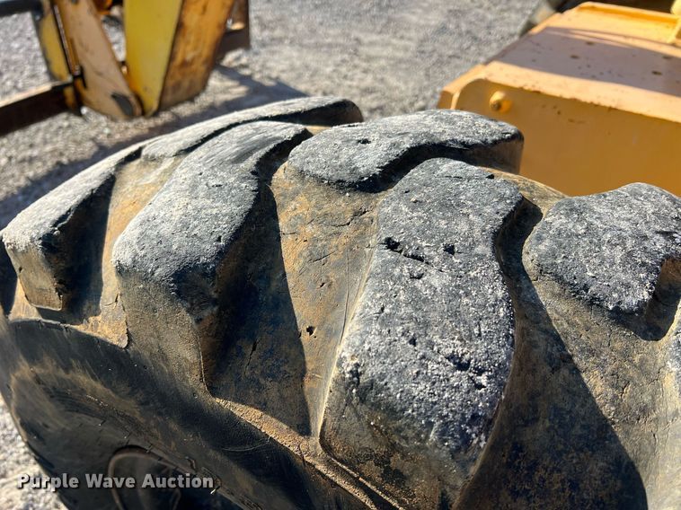 image for item NA9103 2004 Pettibone 8044  telehandler