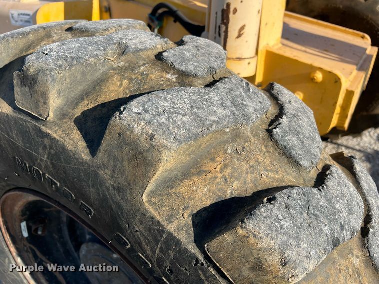 image for item NA9103 2004 Pettibone 8044  telehandler