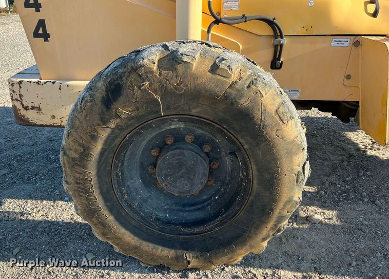 image for item NA9103 2004 Pettibone 8044  telehandler