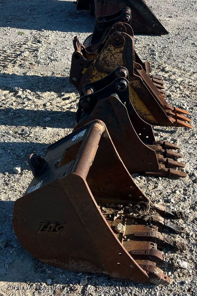 image for item NA9105 (4) excavator buckets