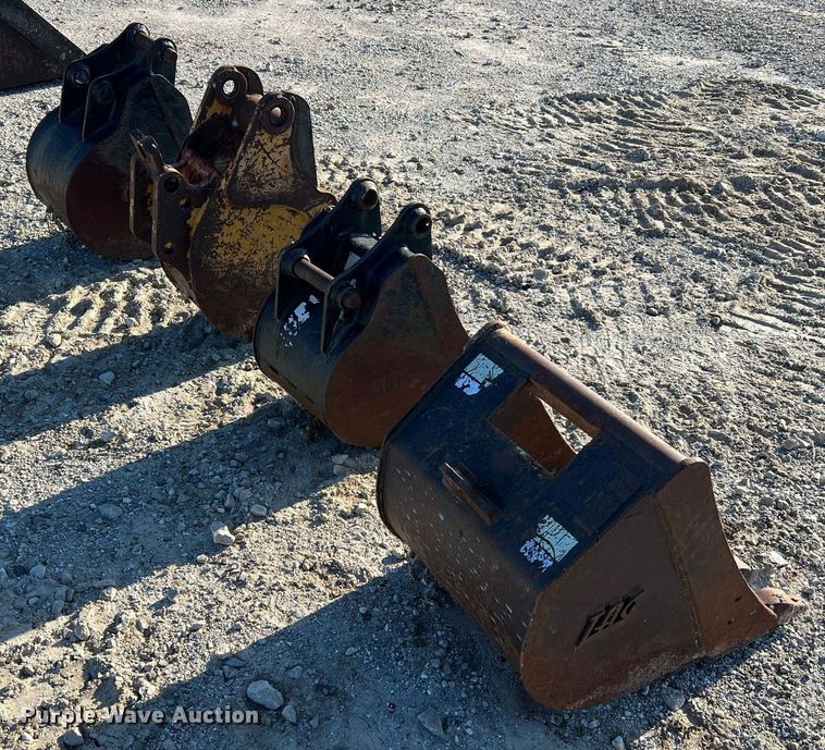 image for item NA9105 (4) excavator buckets