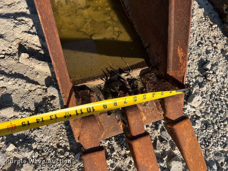 image for item NA9105 (4) excavator buckets