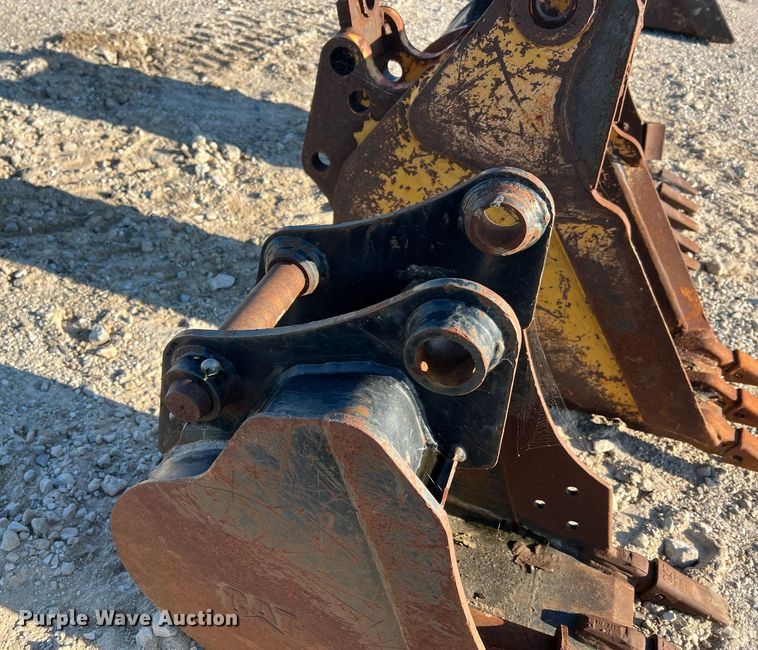 image for item NA9105 (4) excavator buckets