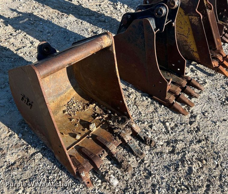 image for item NA9105 (4) excavator buckets