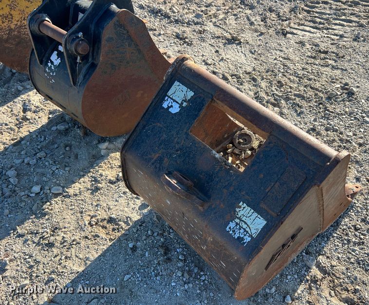 image for item NA9105 (4) excavator buckets