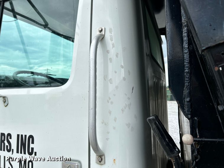 image for item NL9444 1997 International 4700  dump truck