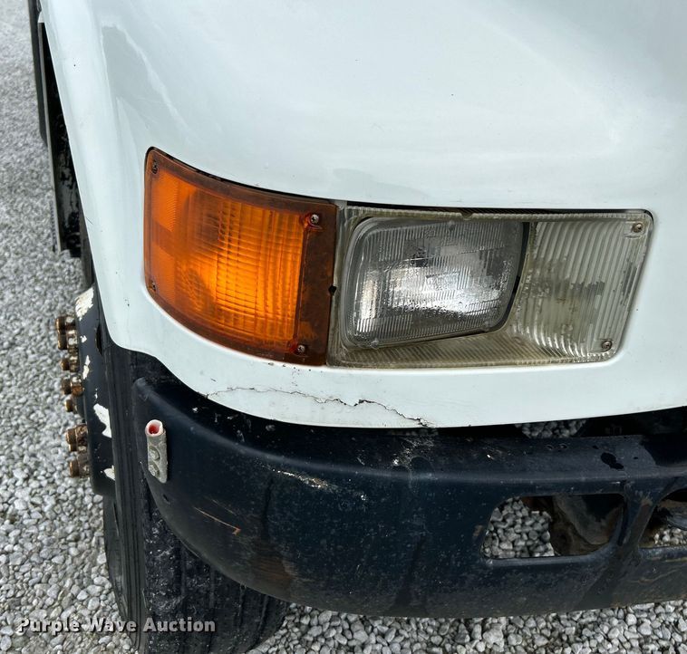 image for item NL9444 1997 International 4700  dump truck