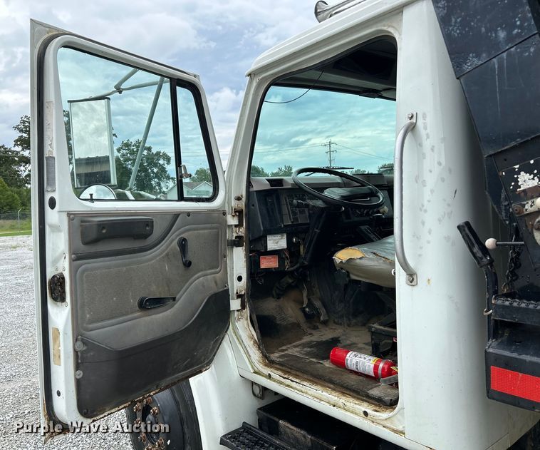 image for item NL9444 1997 International 4700  dump truck