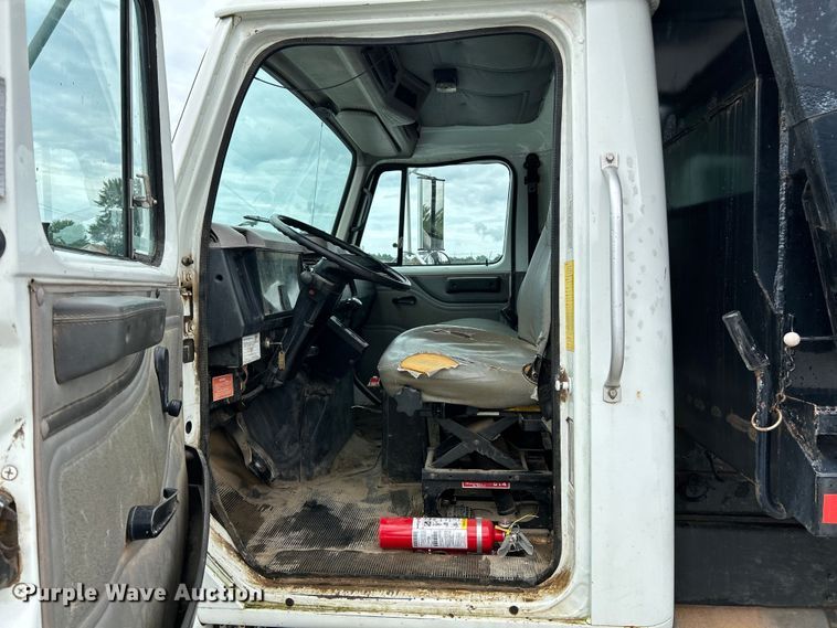 image for item NL9444 1997 International 4700  dump truck