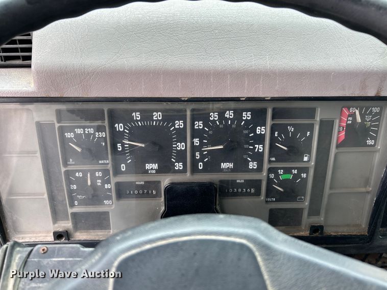 image for item NL9444 1997 International 4700  dump truck