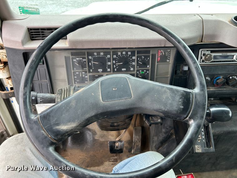 image for item NL9444 1997 International 4700  dump truck