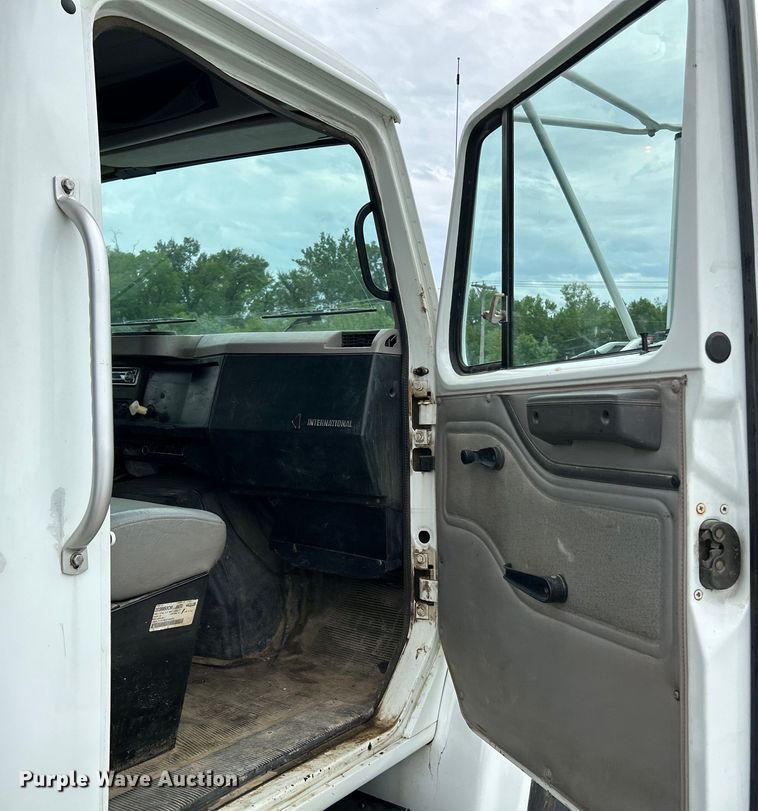 image for item NL9444 1997 International 4700  dump truck